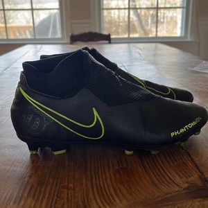 Nike Phantomisn soccer cleats